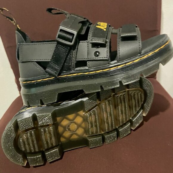 DR MARTENS AIRWAIR SANDALS LEATHER PEARSON SZ 5.5 TRACT OUTSOLE TOUGH ICONIC - Picture 14 of 16